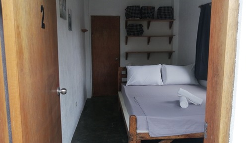 Longterm Basic room 2, Shared Bathroom