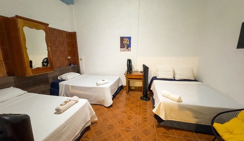 Habitación con 1 cama doble o 2 individuales, varias camas