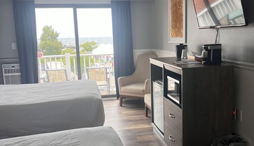 Habitación Premier doble, 2 camas dobles, balcón, vistas al puerto