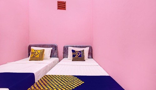 Habitación básica con 2 camas individuales