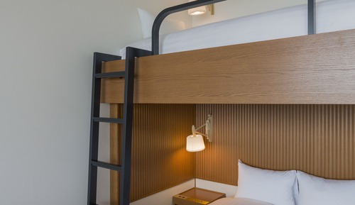 Loft (Bunk bed,No-pets,1offsite parking lot)