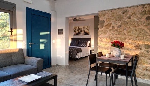 Apartamento superior, 1 cama de matrimonio con sofá cama, vistas al mar, junto a la montaña
