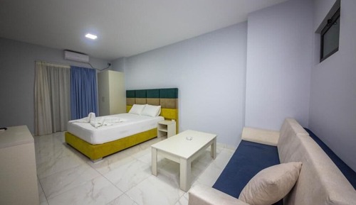 Estudio familiar, balcón
