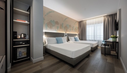 Family Room Queen Beds
