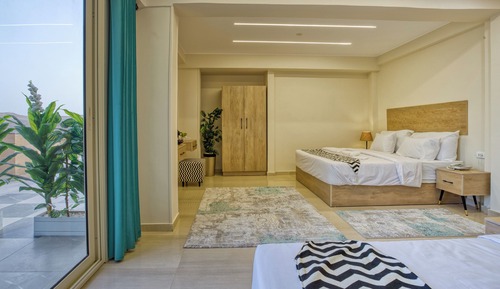 Suite estudio familiar (With Terrace)