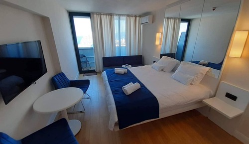 Estudio, 1 cama de matrimonio grande
