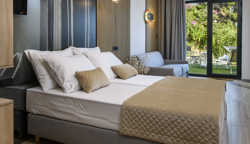 Deluxe Room with Terrace, Sea View and outdoor Jacuzzi