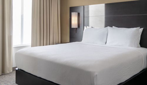Suite, 1 cama doble (Mobility/Hearing Accessible, Tub)