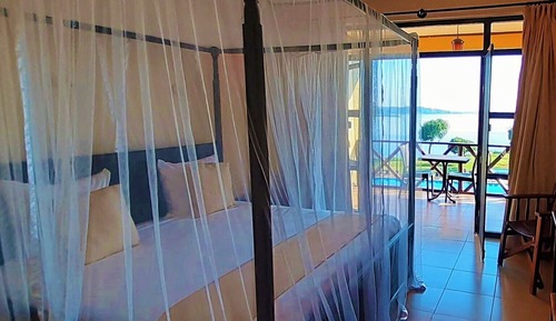 Habitación estándar con 1 cama doble o 2 individuales