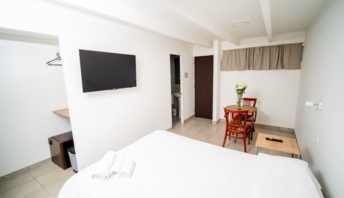 Habitación estándar, 1 cama de matrimonio, vistas parciales al mar