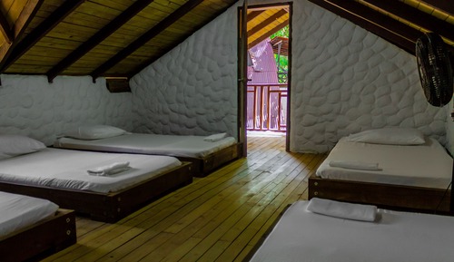 Cabaña básica, varias camas