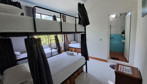 Dormitorio compartido estándar, Aire acondicionado, vistas a la piscina
