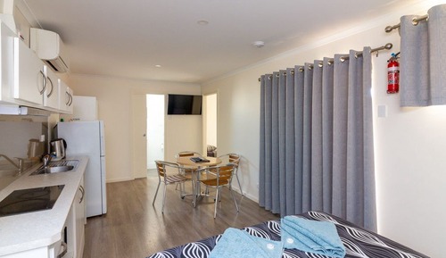 Cabaña estándar (Family 1,2,3 Queen Bed 2 Single Beds)