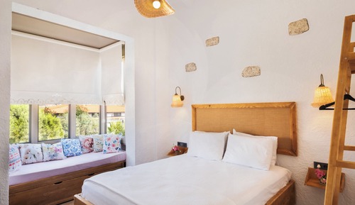 Deluxe Room with Bay Window