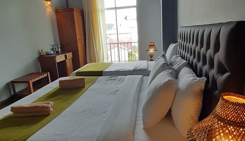Habitación triple Deluxe, varias camas, no fumadores, vistas a la montaña