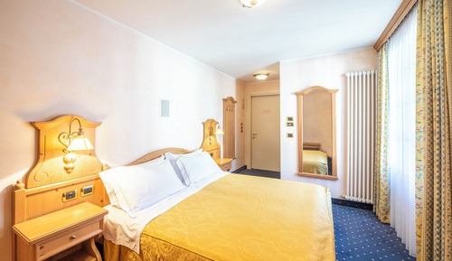 Habitación estándar con 1 cama doble o 2 individuales