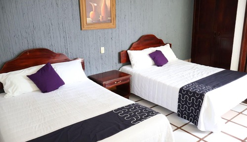 Habitación (Standard Two Beds)