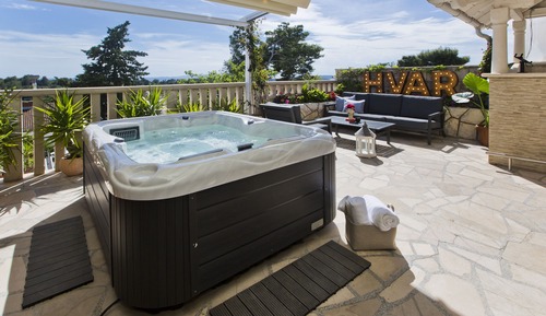 Estudio exclusivo, bañera de hidromasaje, vistas parciales al mar