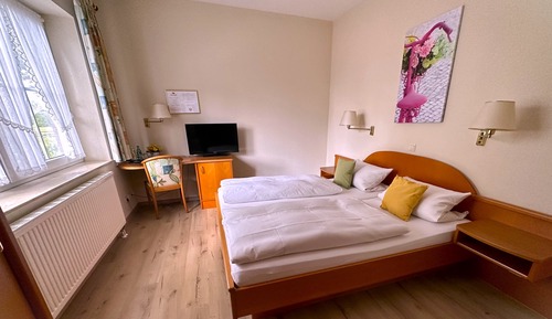 Habitación básica doble, 1 cama de matrimonio, no fumadores, en la zona del jardín