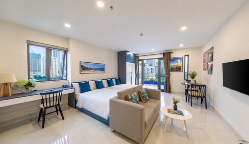 Habitación Deluxe con 1 cama doble o 2 individuales, balcón, vistas a la ciudad