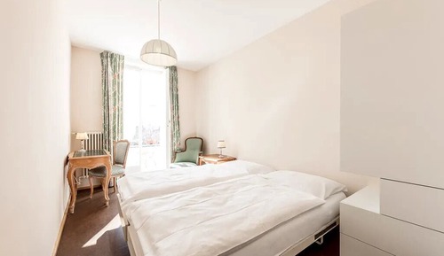 Habitación básica, balcón, vistas parciales al lago