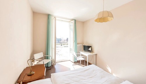 Habitación básica, vistas parciales al lago