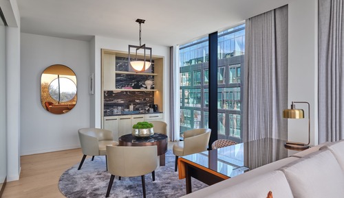 Suite (Crescent)