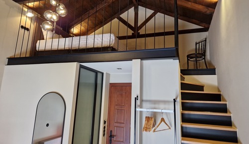 Maisonette w Private Terrace & Mountain View
