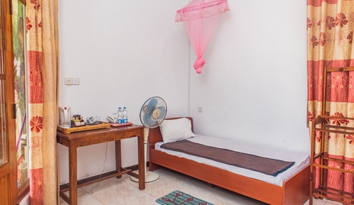 Habitación triple estándar, 1 cama de matrimonio grande, no fumadores, vistas a la montaña