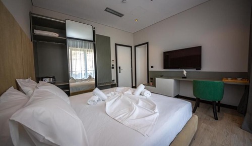 Habitación doble superior, balcón, vistas parciales al mar