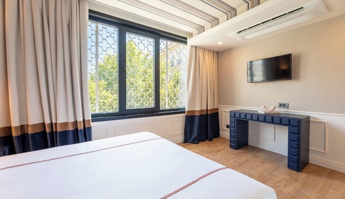 Corner Sea View Room