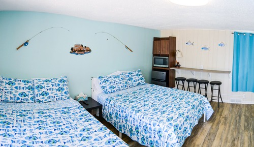 Habitación básica, 2 camas dobles, no fumadores