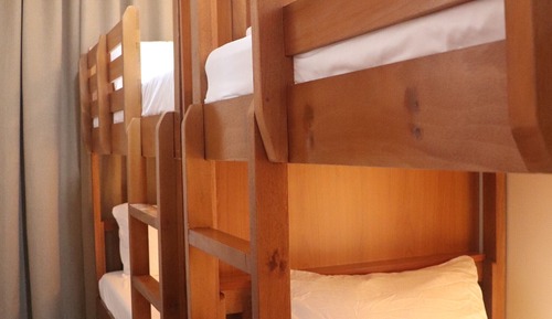 Dormitorio compartido económico, dormitorio mixto, no fumadores, vistas al jardín