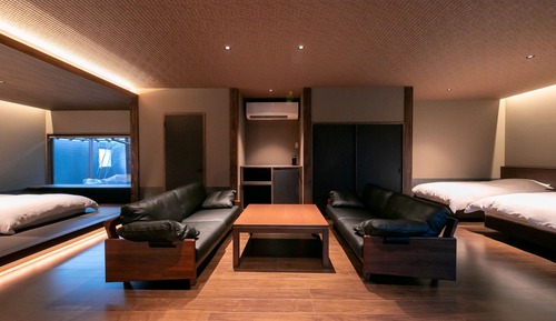Suite (4 Beds, private Rock bath)