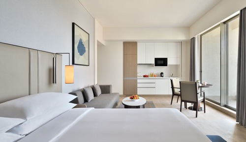 Suite estudio, 1 cama de matrimonio grande, no fumadores, vistas a la ciudad (Balcony)
