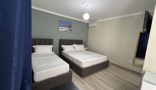Habitación triple, balcón