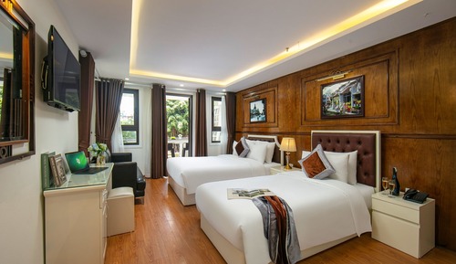 Habitación triple ejecutiva, varias camas, balcón, vistas a la ciudad