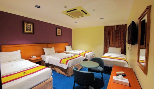 Quintuple Room
