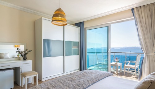 Habitación superior con 1 cama doble o 2 individuales, 1 habitación, vistas al mar