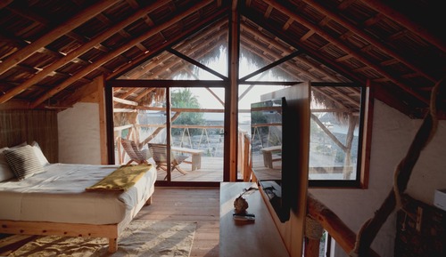 Bungalow de diseño, vistas parciales al mar