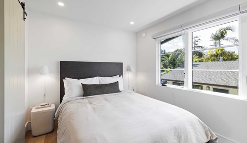 Estudio ejecutivo, 1 cama de matrimonio, cocina básica