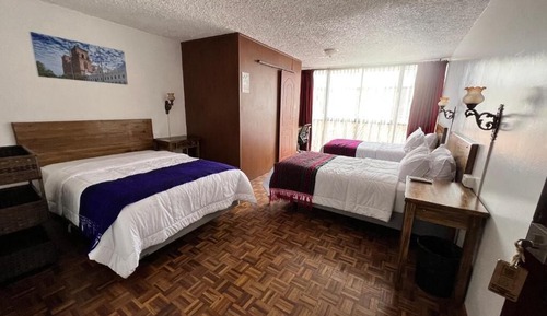Habitación triple Confort, varias camas, vistas a la ciudad