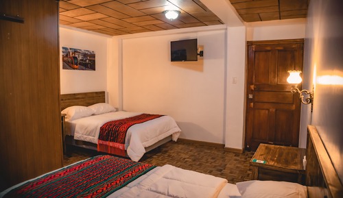 Habitación Confort doble, varias camas, vistas a la ciudad
