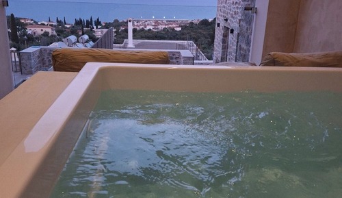 Suite de lujo, bañera de hidromasaje