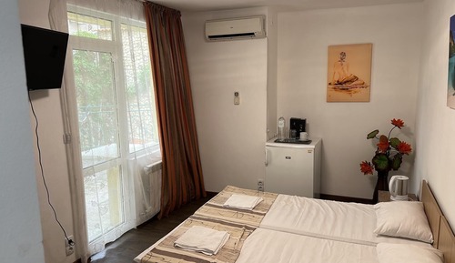 Habitación básica con 1 cama doble o 2 individuales