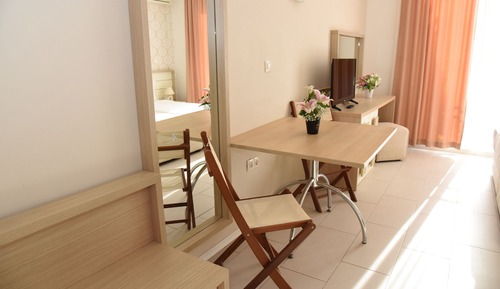 Studio without kitchenette