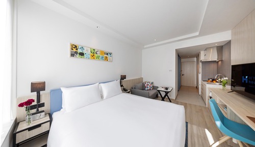 Habitación, 1 cama de matrimonio grande, vistas a la ciudad