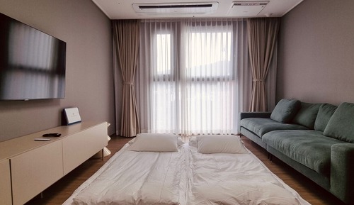 [Eco Plan] Junior Suite (No Cleaning Service Included during stay - bedding & towel change fee)