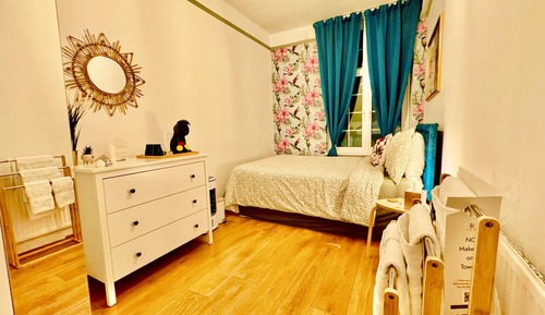 Basic Room, 1 Double Bed, Non Smoking, Shared Bathroom (R7)