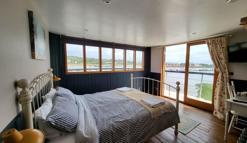 Habitación doble superior, baño privado, vistas al puerto deportivo